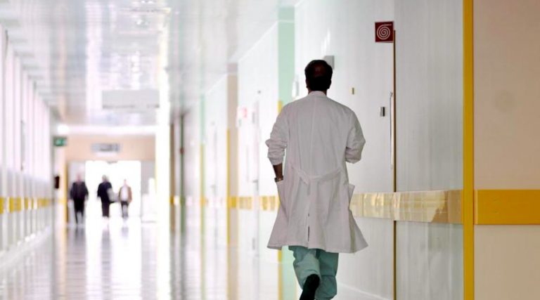 Meningite, nuovo caso a Roma, ricoverato autista Atac