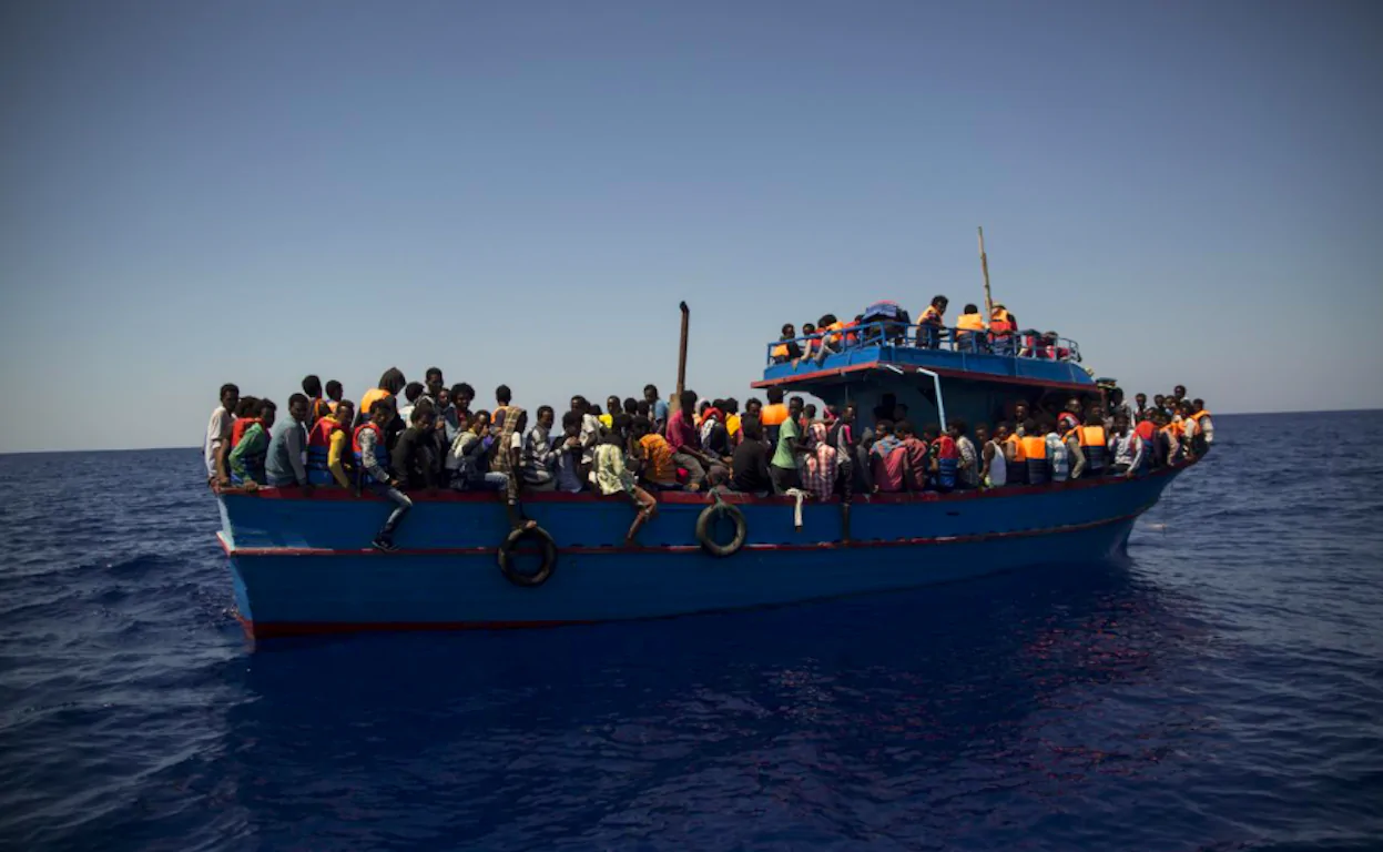 Migranti, barcone in avaria salvato dalla Libia
