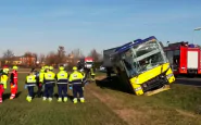 Modena, incidente tra bus e due camion
