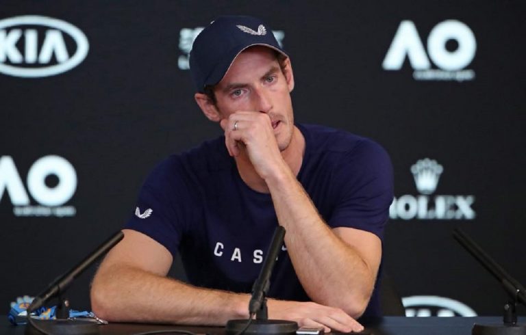 Tennis, Murray si ritira per il dolore all'anca