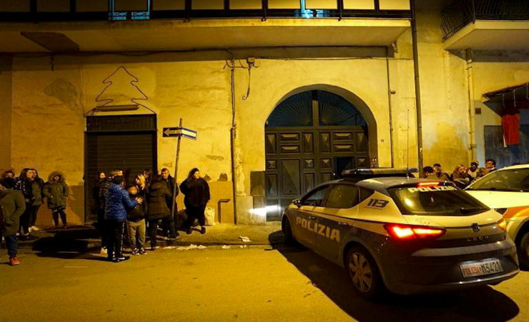 Napoli, bimbo ucciso in casa