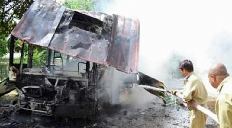 Pakistan, scontro bus-camion