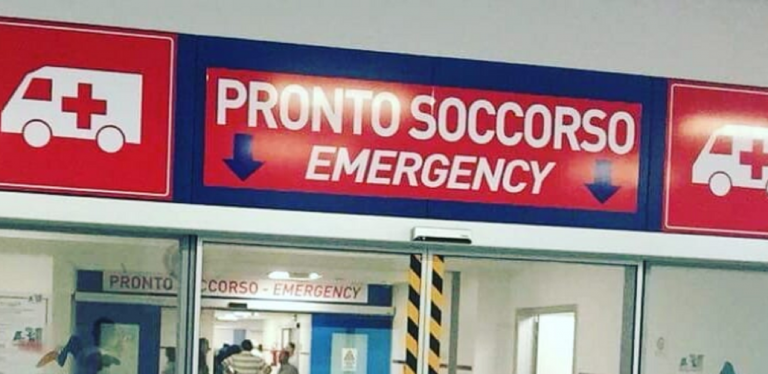 Ravenna, scuolabus fuori strada: morto il conducente