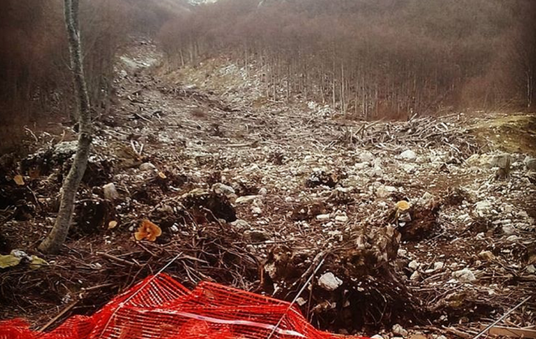 Teramo, rubate le targhe delle vittime di Rigopiano
