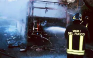 Roma, bus in fiamme