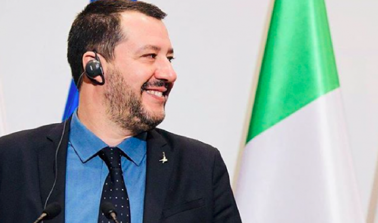Salvini a Napoli dopo la bomba a Sorbillo