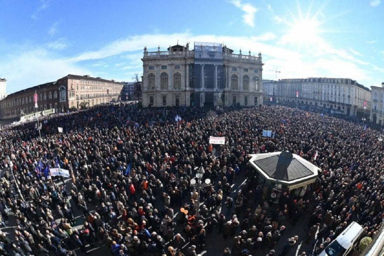 Torino, manifestazione Sì Tav: in piazza c'è anche la Lega