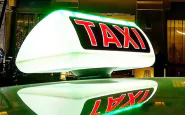 Bologna, 30enne dà un morso al tassista per non pagare