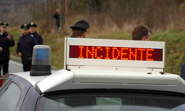 Trieste, uomo investito da un taxi