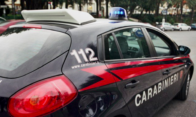 Trova la madre morta nella vasca da bagno