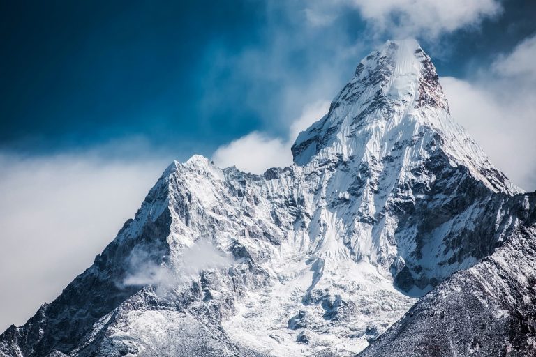 Valanga sull'Himalaya, morti e dispersi
