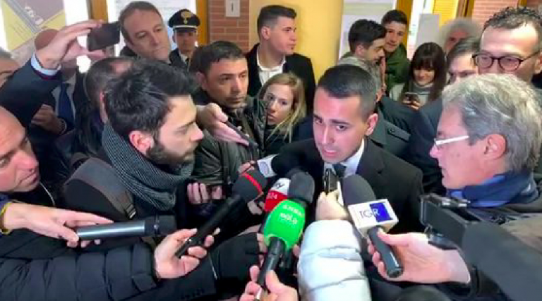 Di Maio contestato a Pomigliano