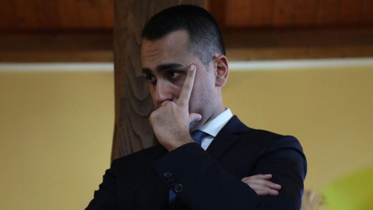 La gaffe di Di Maio "Francia, democrazia millenaria"
