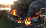 incendio in una fabbrica di napoli