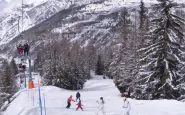 Cogne, incidente sugli sci: ragazza di tredici anni si schianta contro un albero e muore