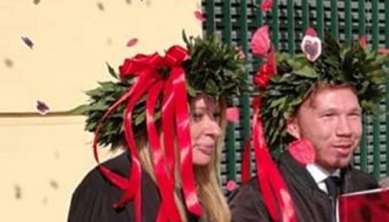 prato mamma figlio si laureano insieme