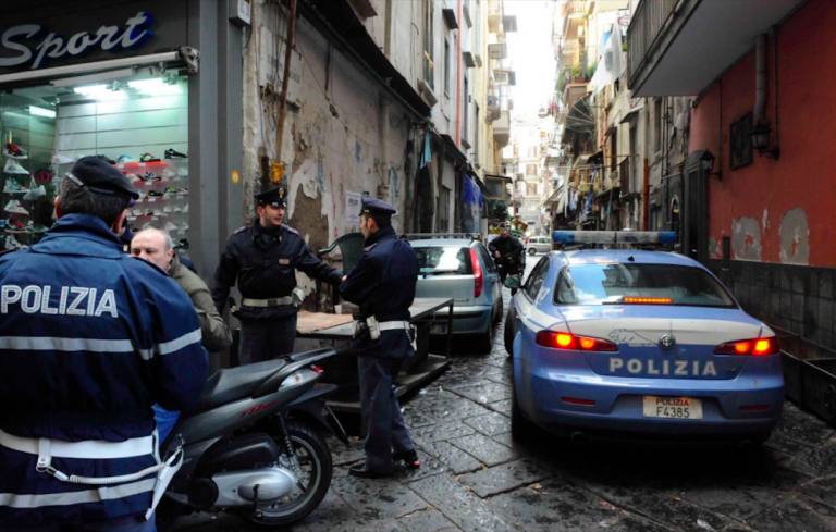 Napoli, 18enne colpita da proiettile vagante