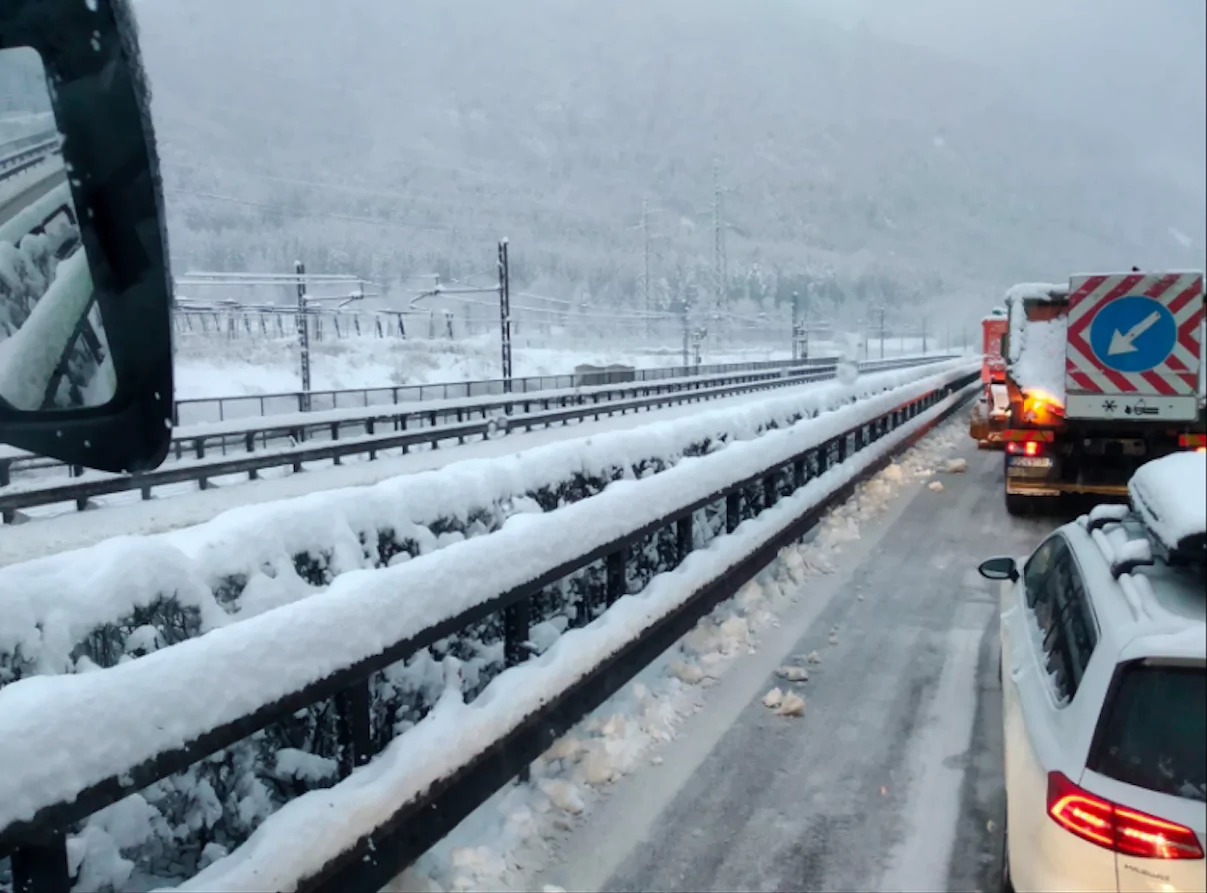 neve-autostrada-brennero-bloccata