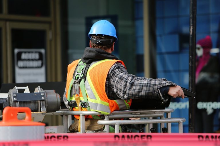 Operaio, incidente sul lavoro a Parete