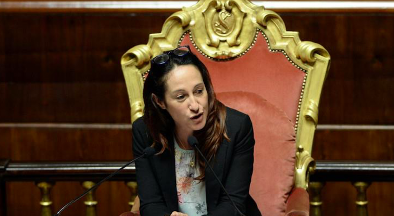 Paola Taverna contro i dissidenti del M5S