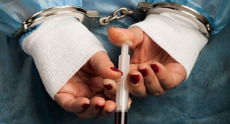 preleva sangue figlio 768x413