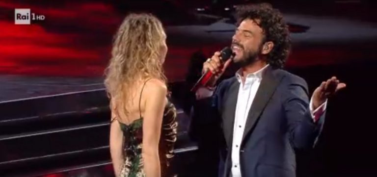 Il ballo di Renga con una bionda