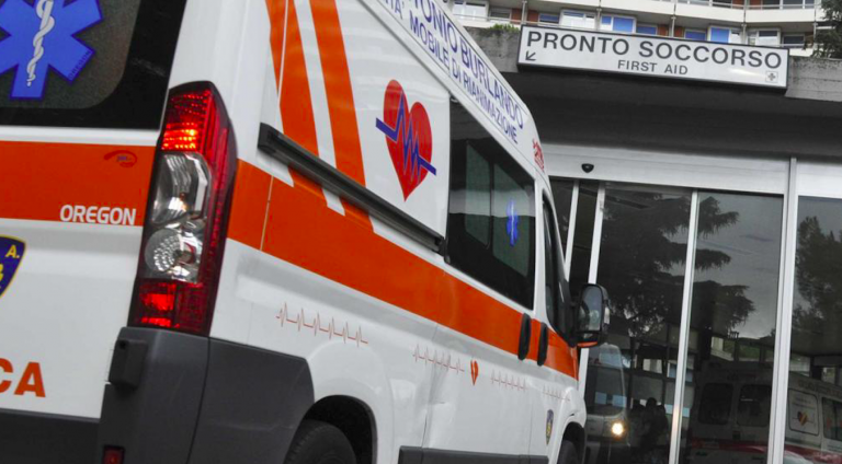 Rimini, 12enne si butta dalla finestra di scuola