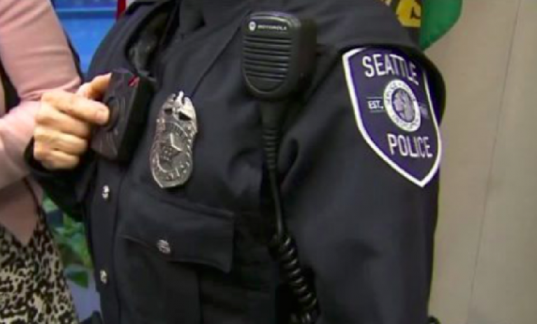 Seattle, bimbo spara alla madre