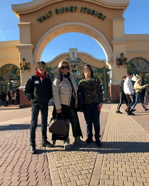 Tina Cipollari con i figli a Disneyland