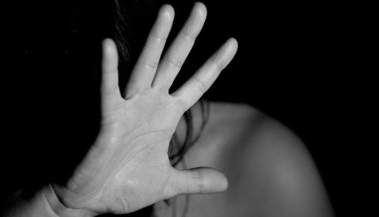 messina violenze moglie incinta