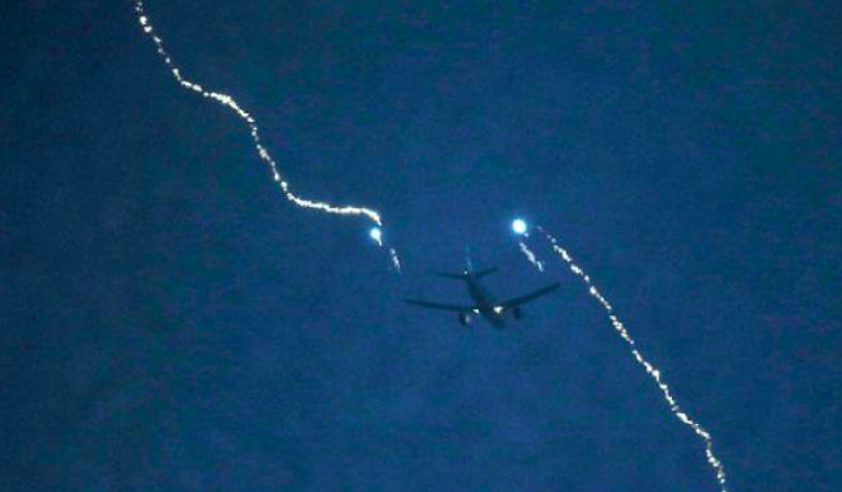 Aereo colpito da fulmine