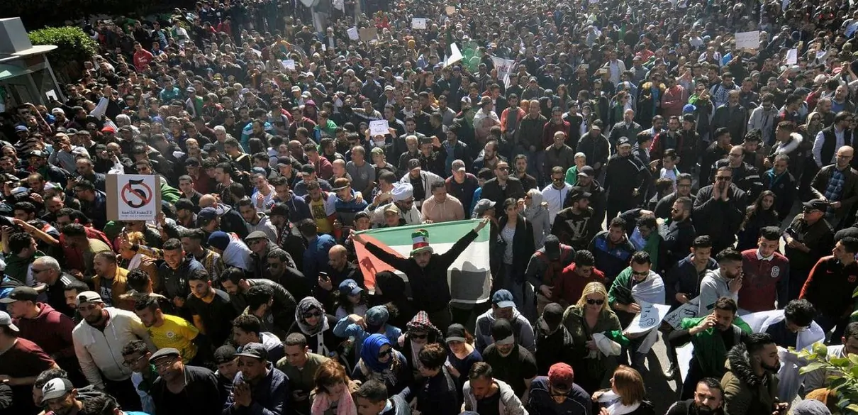 algeria proteste contro presidente