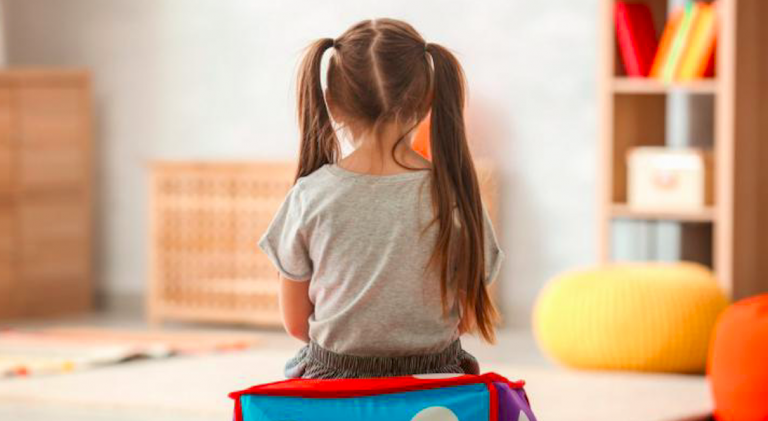 Bambina autistica offesa dalle maestre