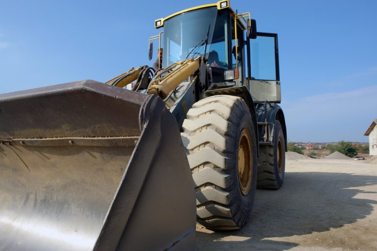 big bulldozer clear sky 533224 768x512