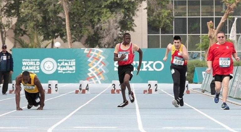 bolt celebra atleta disabile