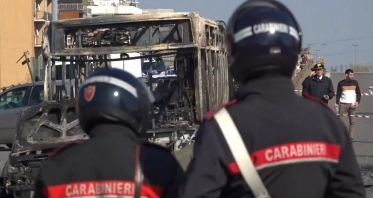 Bus dirottato, la lettera dei Carabinieri