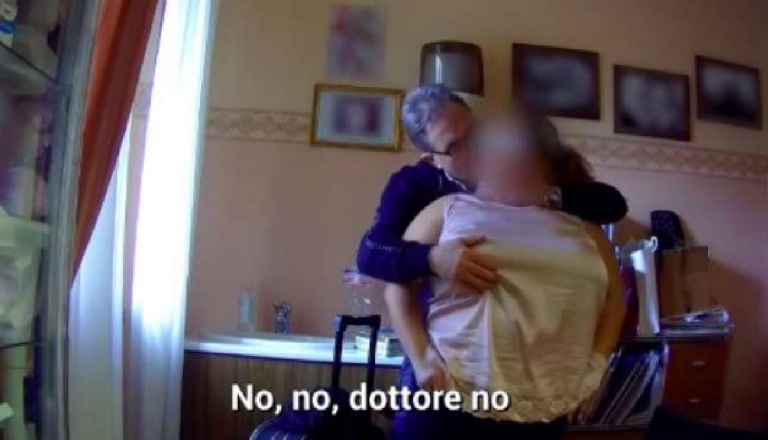 Chirurgo accusato di molestie