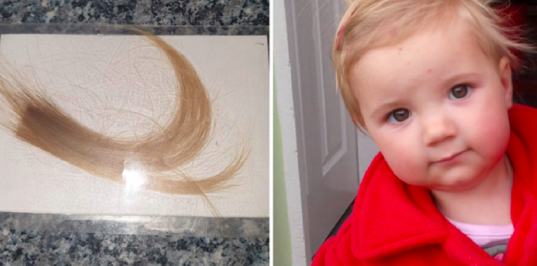 Derubata della borsetta con i capelli della figlia morta