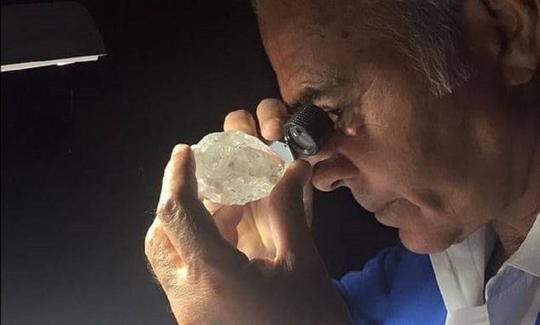 Miliardario muore a causa di un intervento per l'allungamento del pene