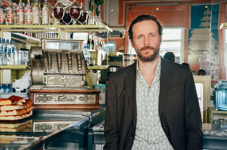 Jovanotti, la suocera cade da un muretto: soccorsa d'urgenza, è grave