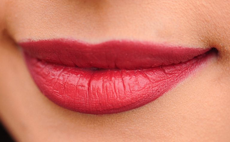 Come ottenere le labbra più carnose con rimedi naturali