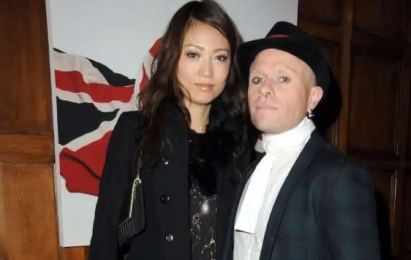 Keith Flint con la moglie Mayumi Kai