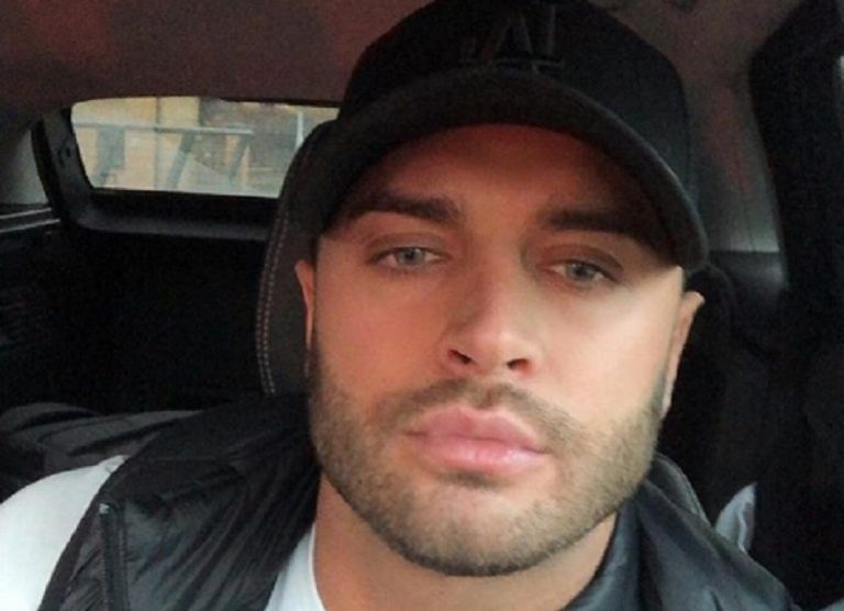Morto Mike Thalassitis, star di Love Island: il corpo era in un bosco