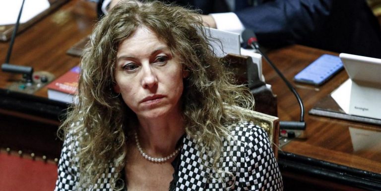 morto padre algeria erika stefani
