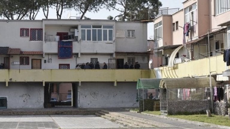 Napoli, picchia e uccide la moglie: poi al 118 "Aiuto non respira più"