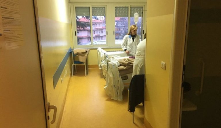 Vibo Valentia, rotto l'ascensore in ospedale: cadavere resta ore in reparto