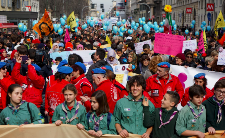 People, in migliaia in piazza contro il razzismo
