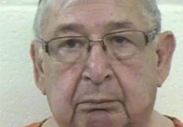 USA, prete abusa di una bambina fino a farle vomitare: processato