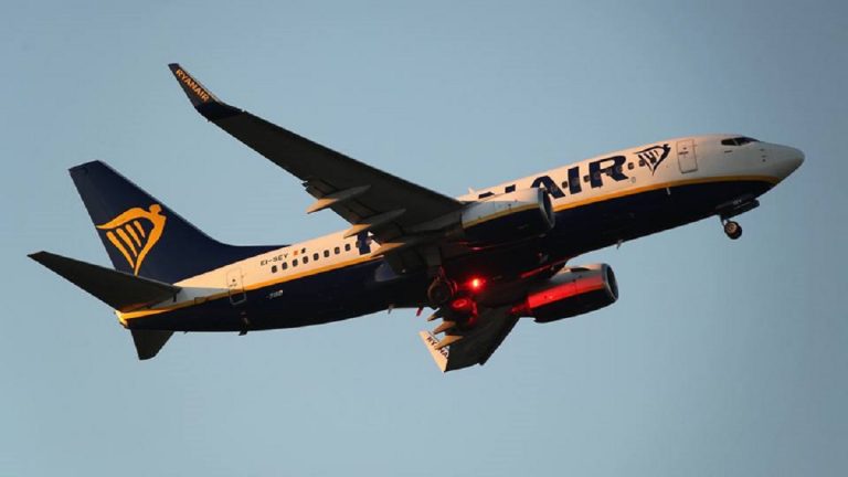Ryanair rifiuta l’imbarco a una 16enne malata di cancro