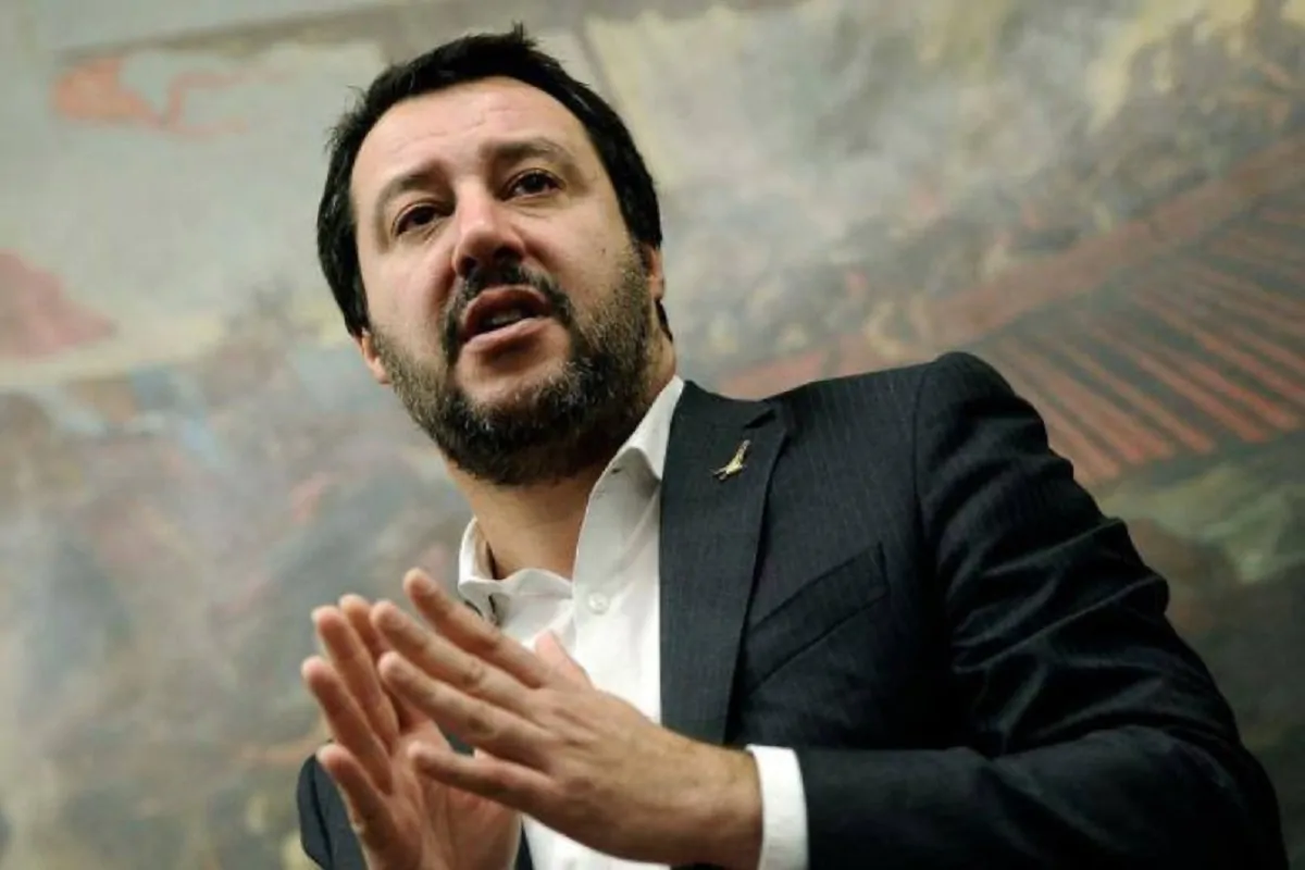 Salvini, sì al grembiule a scuola "Così tutti i bambini sono uguali"